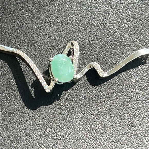 NWT Elegant Heartbeat 925 Silver Necklace with Natural Green Emerald Gemstone - Picture 3 of 11